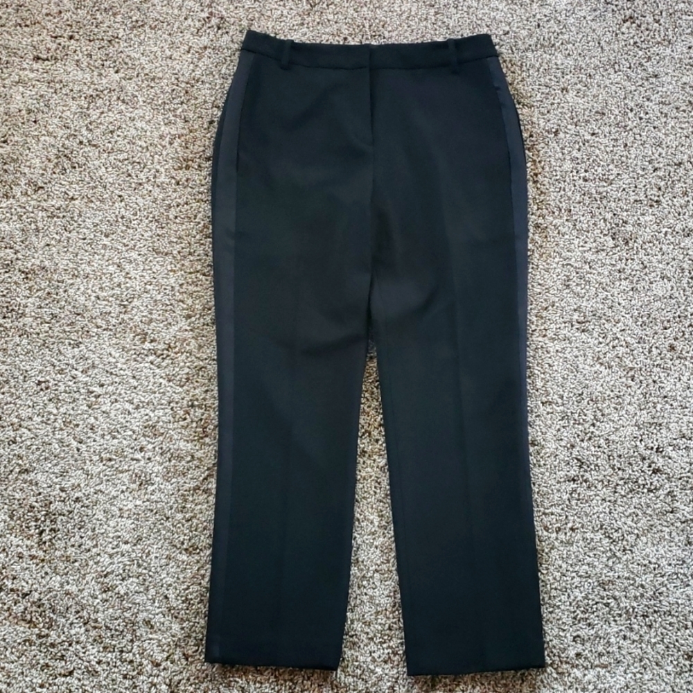BCBG MaxAzria black cropped dress pants in size 02
